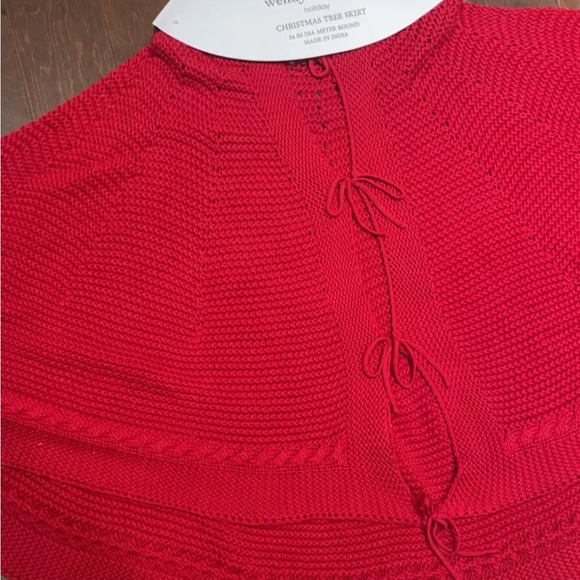 Wendy Bellissimo Holiday Christmas Tree Skirt Red crochet knit 54” Diameter - Picture 3 of 4